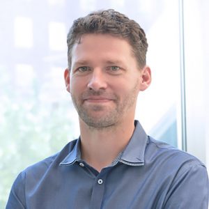 headshot of Axel Krieger
